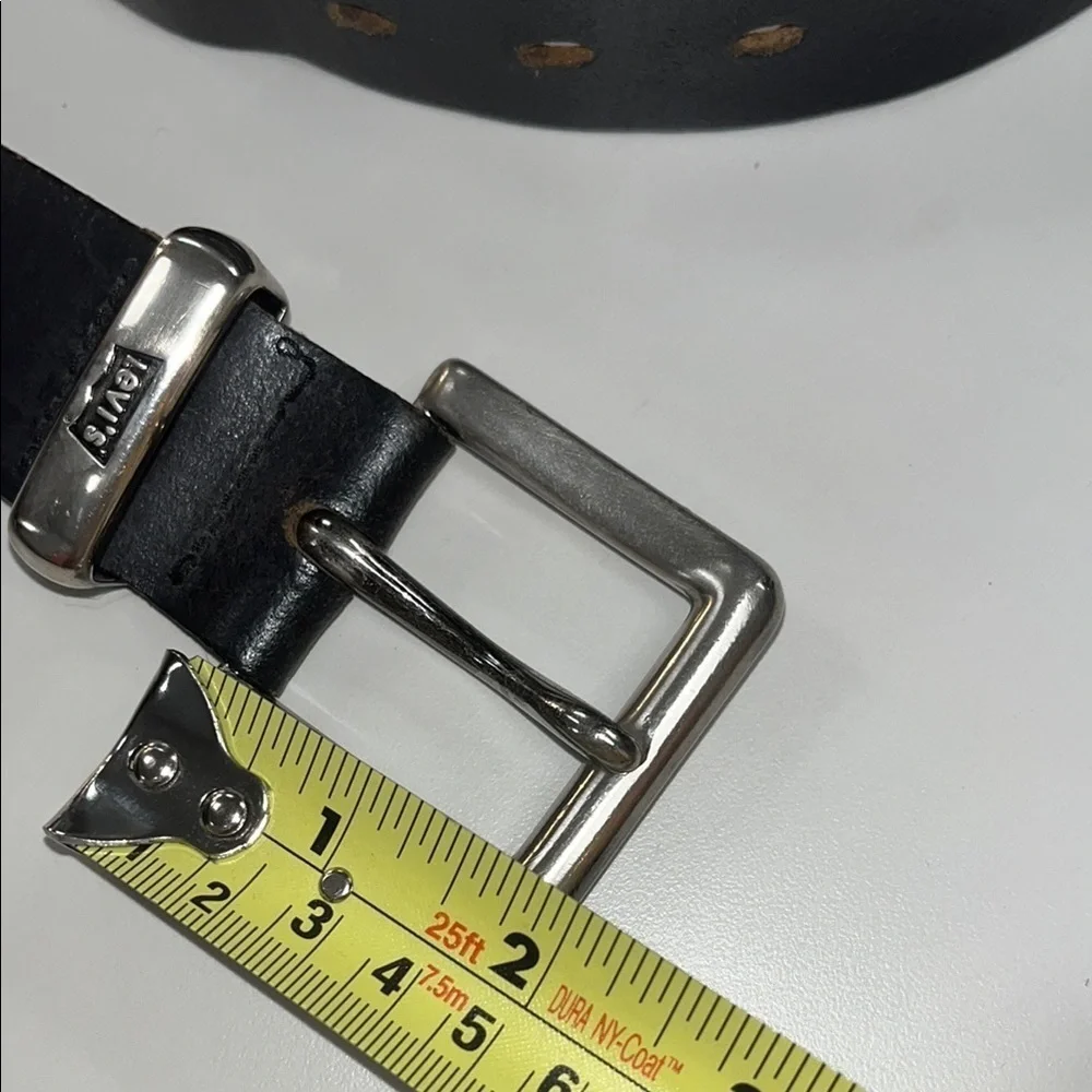 Levi’s dark brown Leather Belt preowned size 32/ silver tone buckle